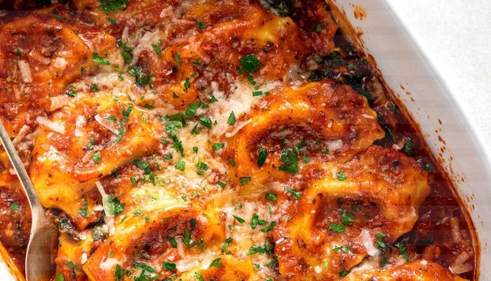 Ravioli Recheado com Ricota e Espinafre ao Molho de Tomate: Uma Delícia Italiana